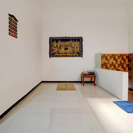 Oyo Life 93083 Nova Jaya 3 Homestay Syariah Lamongan Екстериор снимка