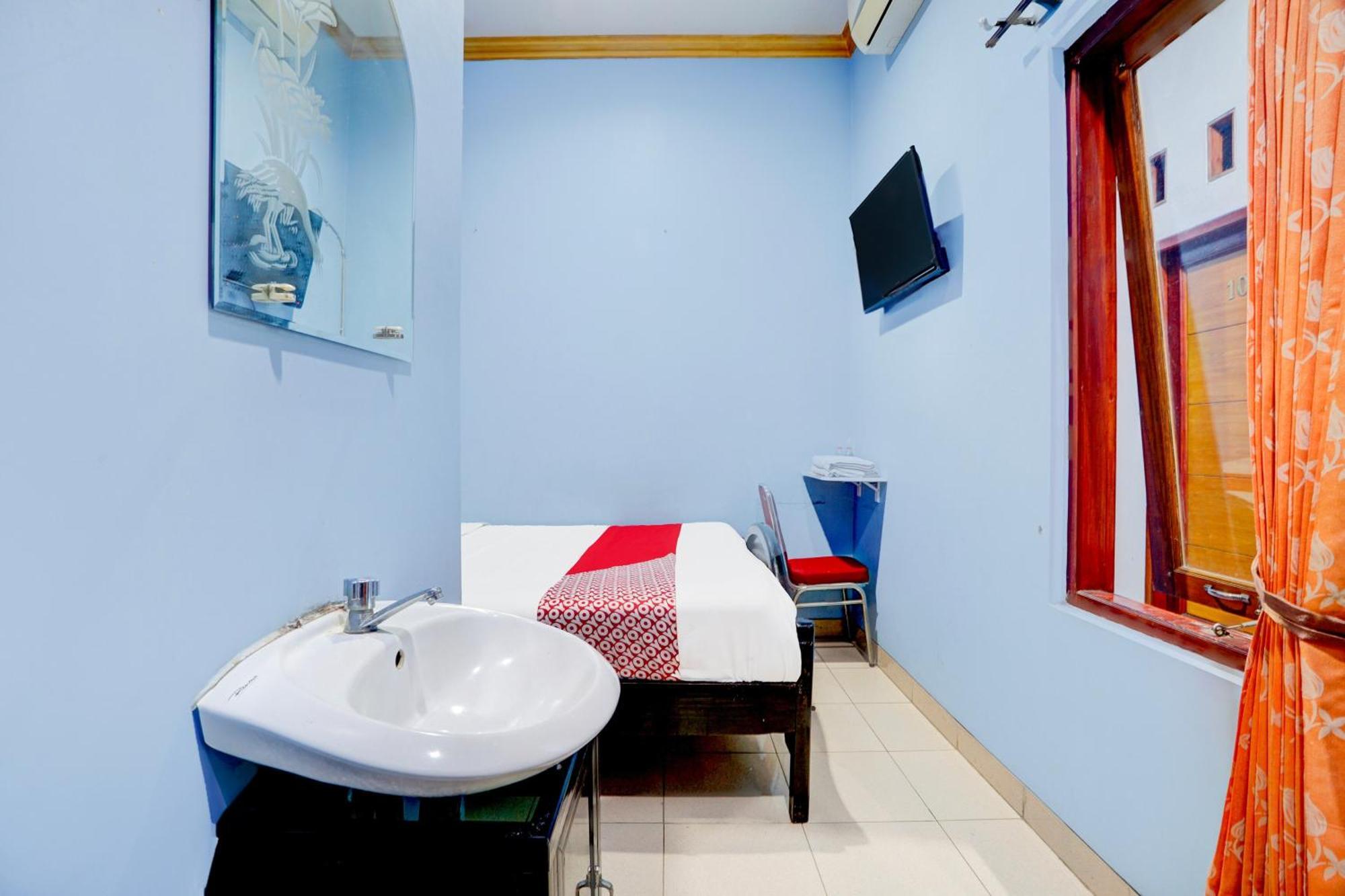 Oyo Life 93083 Nova Jaya 3 Homestay Syariah Lamongan Екстериор снимка