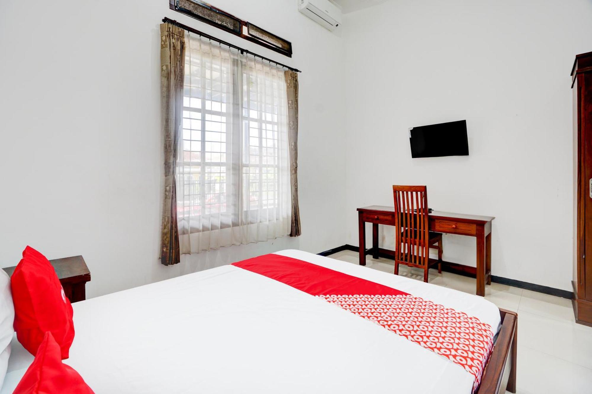 Oyo Life 93083 Nova Jaya 3 Homestay Syariah Lamongan Екстериор снимка