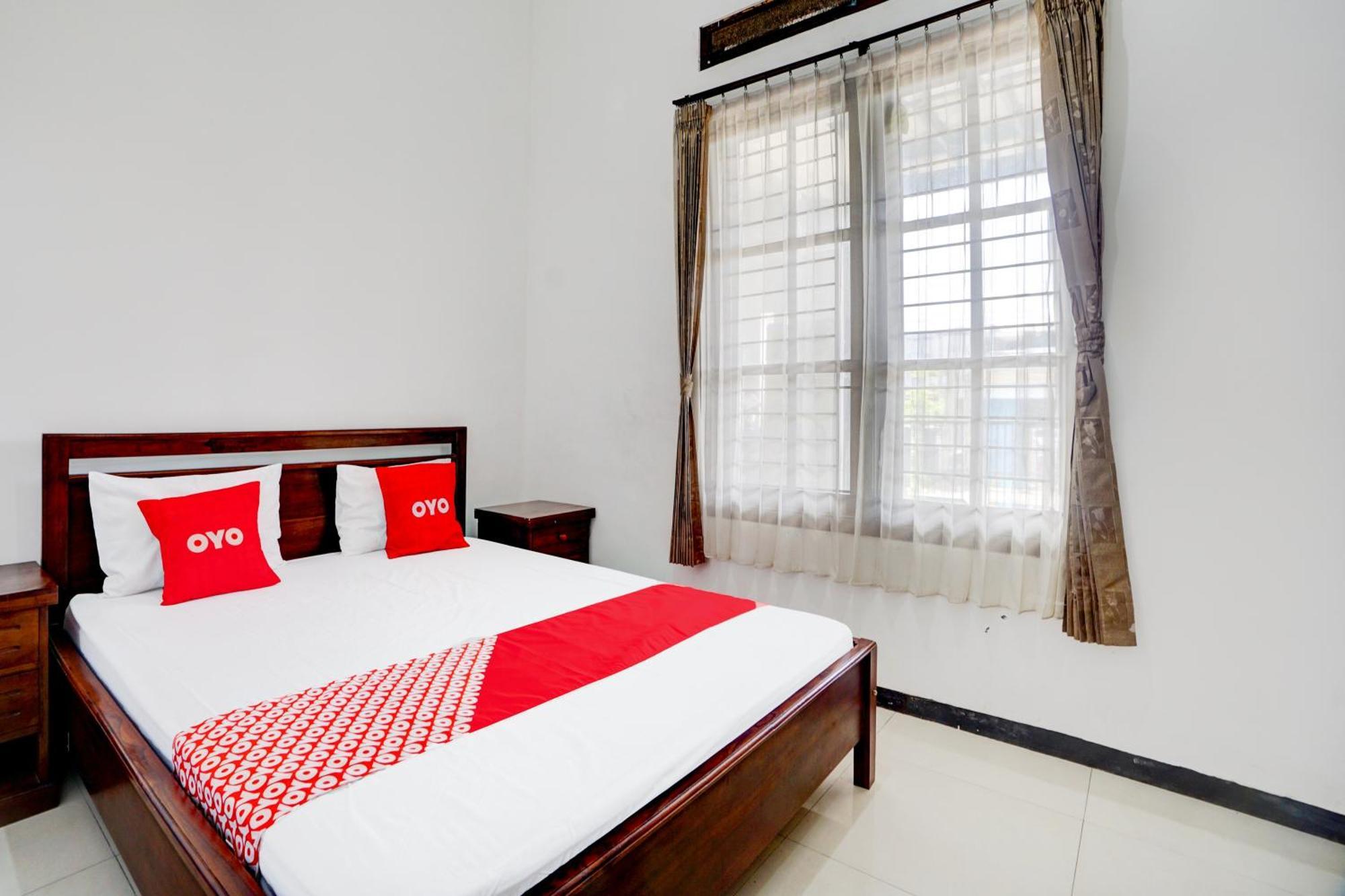 Oyo Life 93083 Nova Jaya 3 Homestay Syariah Lamongan Екстериор снимка
