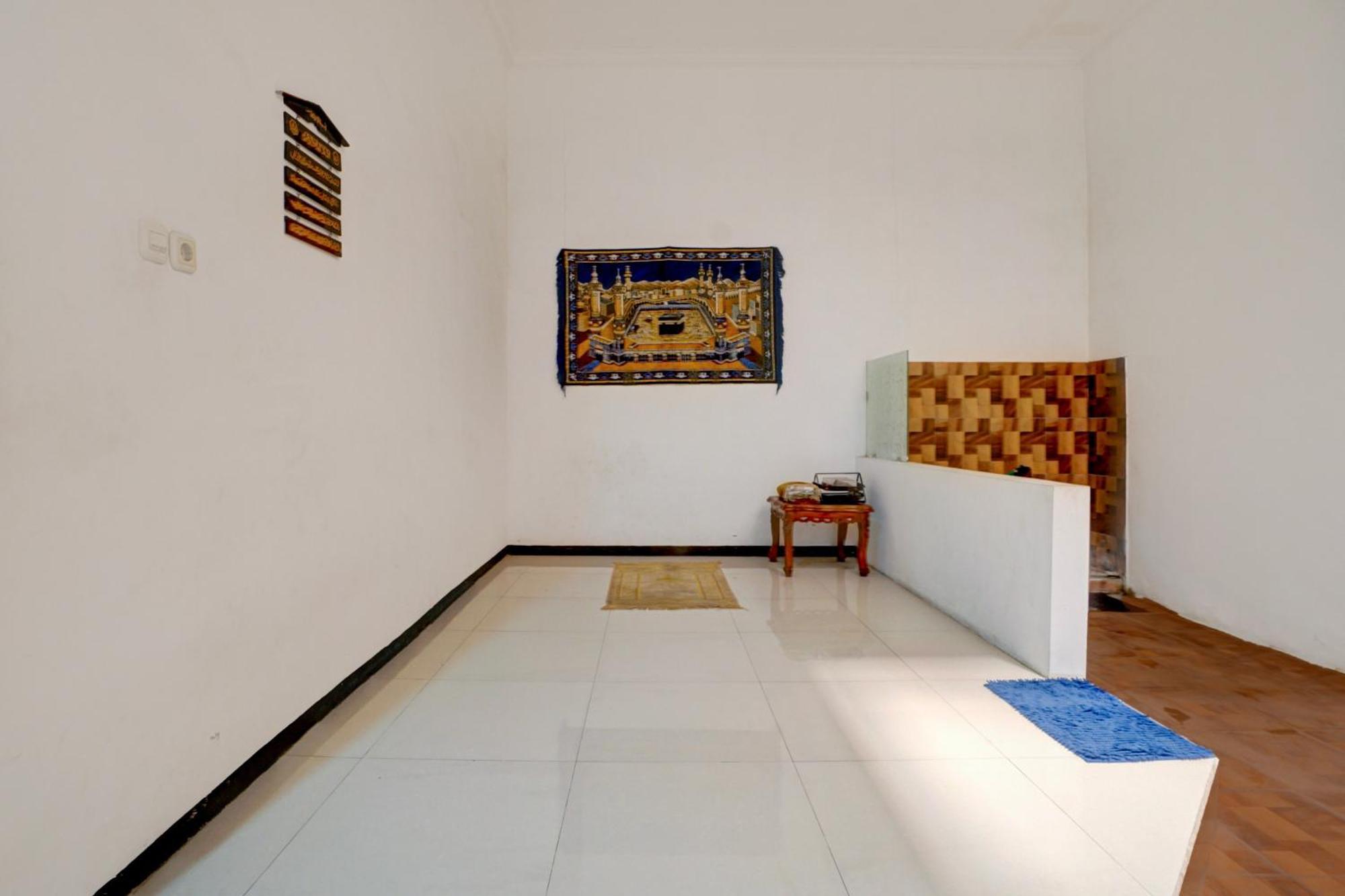 Oyo Life 93083 Nova Jaya 3 Homestay Syariah Lamongan Екстериор снимка