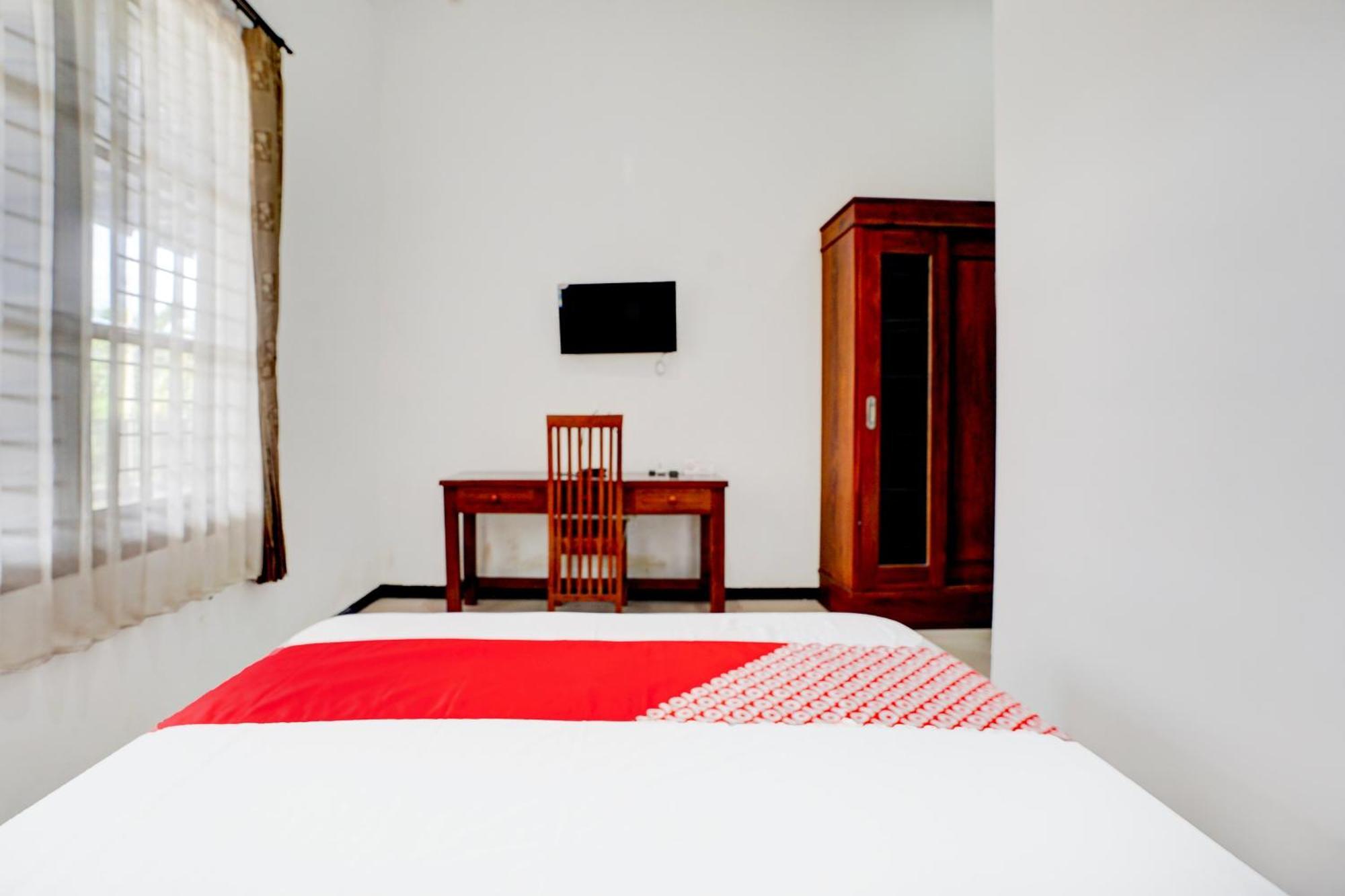 Oyo Life 93083 Nova Jaya 3 Homestay Syariah Lamongan Екстериор снимка
