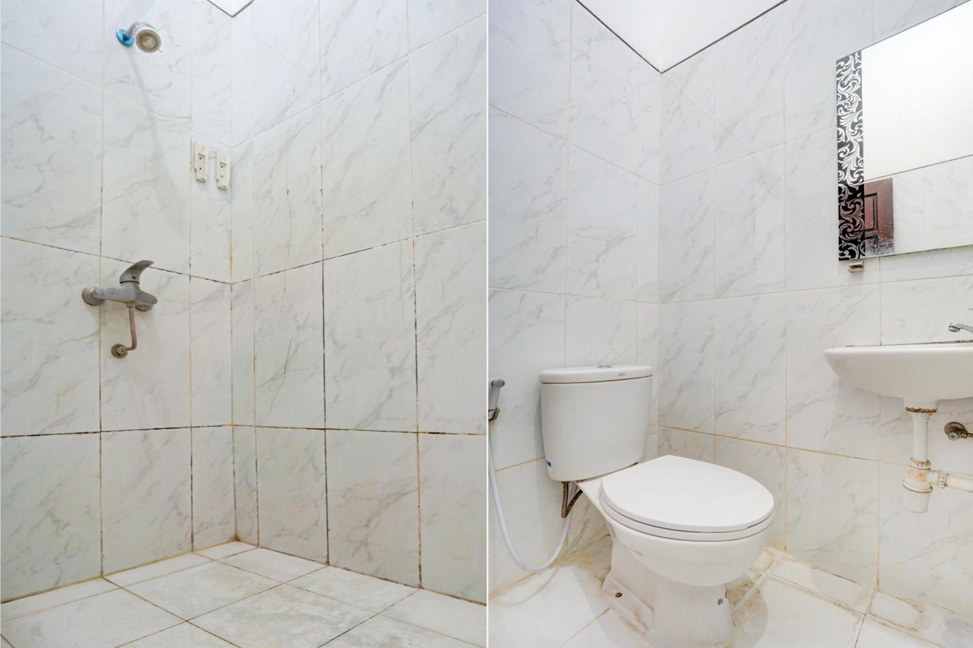 Oyo Life 93083 Nova Jaya 3 Homestay Syariah Lamongan Екстериор снимка